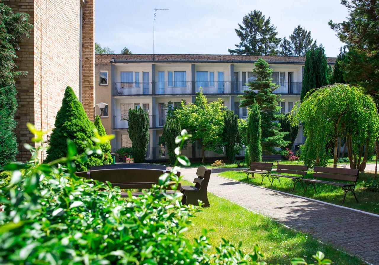 Osrodek Wczasowy Wrzos Łukęcin Exteriör bild